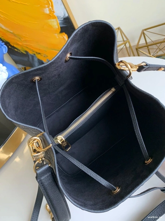 WIS NEONOE LOUIS VUITTON MM 0820